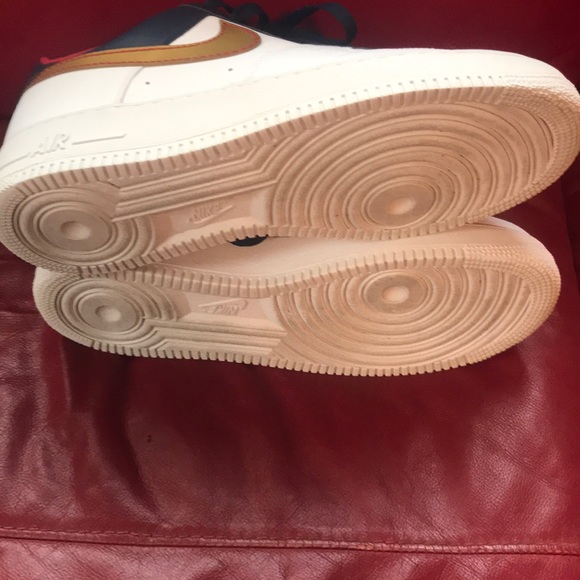 Air Force 1 - Picture 4 of 5